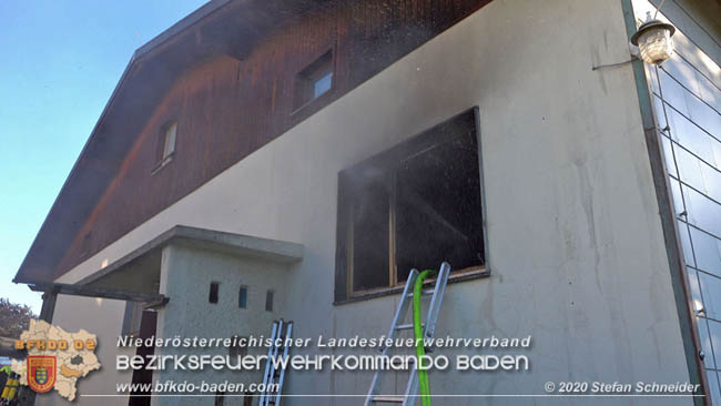 20200606 Brand in einem Tribuswinkler Einfamilienhaus Foto: © Stefan Schneider BFK Baden 20200606 Brand in einem Tribuswinkler Einfamilienhaus Foto: © Stefan Schneider BFK Baden