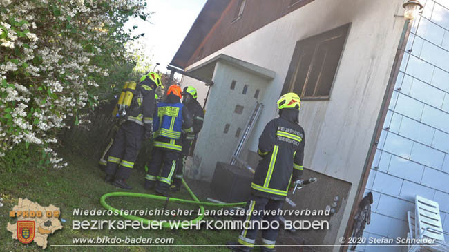 20200606 Brand in einem Tribuswinkler Einfamilienhaus Foto: © Stefan Schneider BFK Baden 20200606 Brand in einem Tribuswinkler Einfamilienhaus Foto: © Stefan Schneider BFK Baden