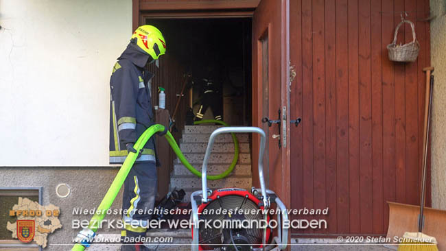 20200606 Brand in einem Tribuswinkler Einfamilienhaus Foto: © Stefan Schneider BFK Baden 20200606 Brand in einem Tribuswinkler Einfamilienhaus Foto: © Stefan Schneider BFK Baden