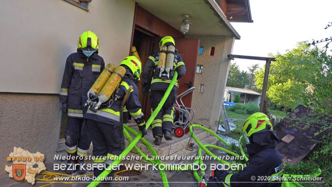 20200606 Brand in einem Tribuswinkler Einfamilienhaus Foto: © Stefan Schneider BFK Baden 20200606 Brand in einem Tribuswinkler Einfamilienhaus Foto: © Stefan Schneider BFK Baden
