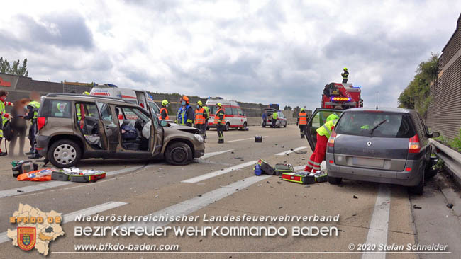20200611 Verkehrsunfall mit 8 Verletzten auf der A2 bei Kottingbrunn RFB Süd Foto: © Stefan Schneider BFK Baden 20200611 Verkehrsunfall mit 8 Verletzten auf der A2 bei Kottingbrunn RFB Süd Foto: © Stefan Schneider BFK Baden