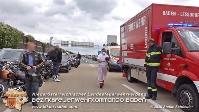 20200611 Verkehrsunfall mit 8 Verletzten auf der A2 bei Kottingbrunn RFB Sd   Foto:  Stefan Schneider BFK Baden