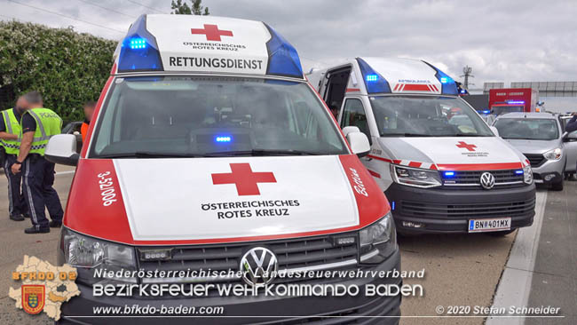 20200611 Verkehrsunfall mit 8 Verletzten auf der A2 bei Kottingbrunn RFB Süd Foto: © Stefan Schneider BFK Baden 20200611 Verkehrsunfall mit 8 Verletzten auf der A2 bei Kottingbrunn RFB Süd Foto: © Stefan Schneider BFK Baden