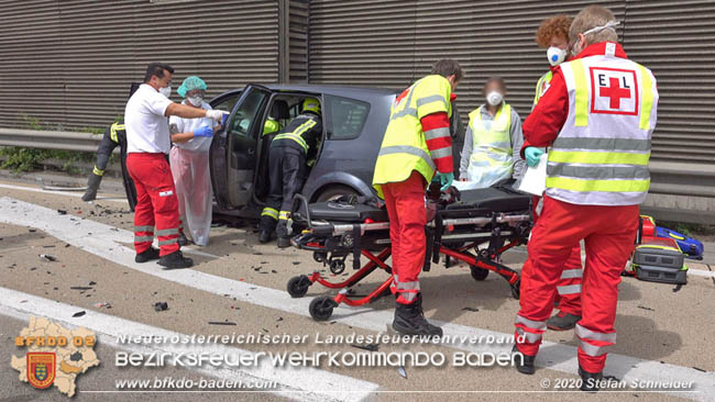20200611 Verkehrsunfall mit 8 Verletzten auf der A2 bei Kottingbrunn RFB Süd Foto: © Stefan Schneider BFK Baden 20200611 Verkehrsunfall mit 8 Verletzten auf der A2 bei Kottingbrunn RFB Süd Foto: © Stefan Schneider BFK Baden