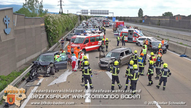 20200611 Verkehrsunfall mit 8 Verletzten auf der A2 bei Kottingbrunn RFB Süd Foto: © Stefan Schneider BFK Baden 20200611 Verkehrsunfall mit 8 Verletzten auf der A2 bei Kottingbrunn RFB Süd Foto: © Stefan Schneider BFK Baden