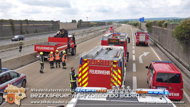 20200611 Verkehrsunfall mit 8 Verletzten auf der A2 bei Kottingbrunn RFB Sd   Foto:  Stefan Schneider BFK Baden