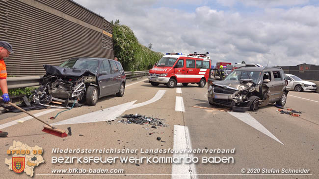 20200611 Verkehrsunfall mit 8 Verletzten auf der A2 bei Kottingbrunn RFB Süd Foto: © Stefan Schneider BFK Baden 20200611 Verkehrsunfall mit 8 Verletzten auf der A2 bei Kottingbrunn RFB Süd Foto: © Stefan Schneider BFK Baden