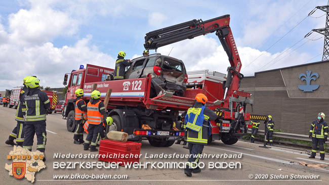 20200611 Verkehrsunfall mit 8 Verletzten auf der A2 bei Kottingbrunn RFB Sd   Foto:  Stefan Schneider BFK Baden