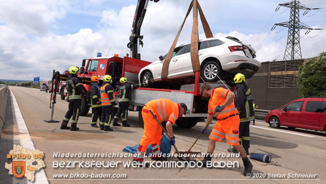 20200611 Verkehrsunfall mit 8 Verletzten auf der A2 bei Kottingbrunn RFB Sd   Foto:  Stefan Schneider BFK Baden