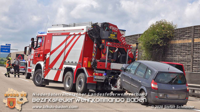 20200611 Verkehrsunfall mit 8 Verletzten auf der A2 bei Kottingbrunn RFB Süd Foto: © Stefan Schneider BFK Baden 20200611 Verkehrsunfall mit 8 Verletzten auf der A2 bei Kottingbrunn RFB Süd Foto: © Stefan Schneider BFK Baden