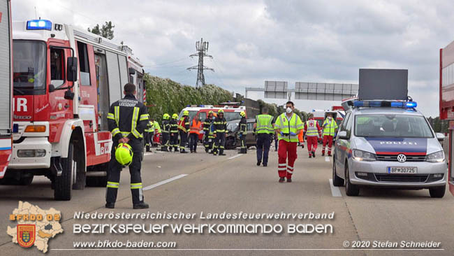 20200611 Verkehrsunfall mit 8 Verletzten auf der A2 bei Kottingbrunn RFB Süd Foto: © Stefan Schneider BFK Baden 20200611 Verkehrsunfall mit 8 Verletzten auf der A2 bei Kottingbrunn RFB Süd Foto: © Stefan Schneider BFK Baden
