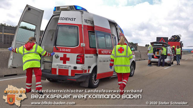 20200611 Verkehrsunfall mit 8 Verletzten auf der A2 bei Kottingbrunn RFB Süd Foto: © Stefan Schneider BFK Baden 20200611 Verkehrsunfall mit 8 Verletzten auf der A2 bei Kottingbrunn RFB Süd Foto: © Stefan Schneider BFK Baden