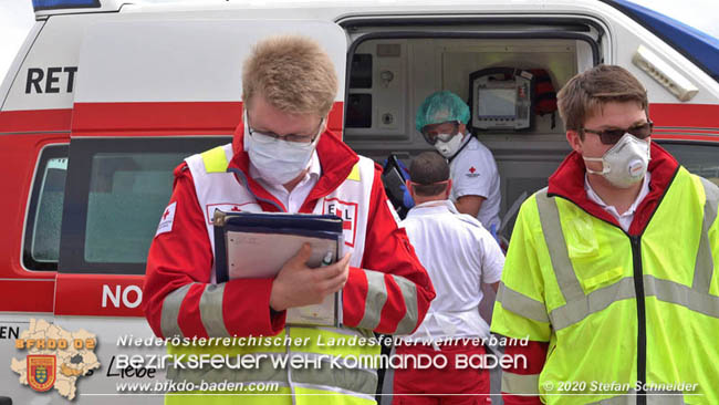 20200611 Verkehrsunfall mit 8 Verletzten auf der A2 bei Kottingbrunn RFB Sd   Foto:  Stefan Schneider BFK Baden