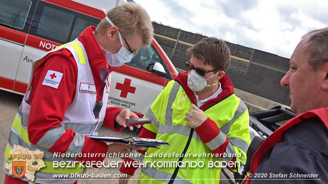 20200611 Verkehrsunfall mit 8 Verletzten auf der A2 bei Kottingbrunn RFB Sd   Foto:  Stefan Schneider BFK Baden