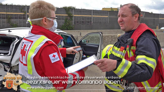 20200611 Verkehrsunfall mit 8 Verletzten auf der A2 bei Kottingbrunn RFB Sd   Foto:  Stefan Schneider BFK Baden