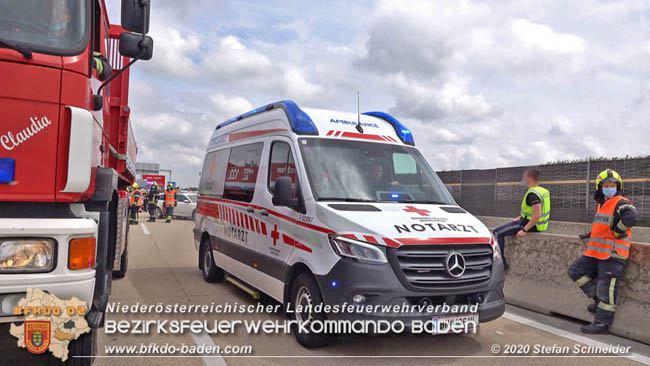 20200611 Verkehrsunfall mit 8 Verletzten auf der A2 bei Kottingbrunn RFB Süd Foto: © Stefan Schneider BFK Baden 20200611 Verkehrsunfall mit 8 Verletzten auf der A2 bei Kottingbrunn RFB Süd Foto: © Stefan Schneider BFK Baden