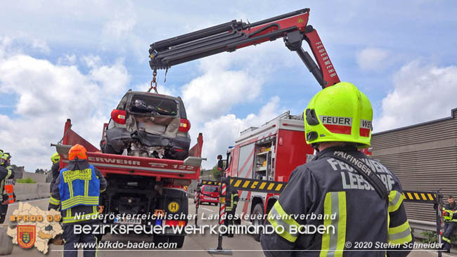 20200611 Verkehrsunfall mit 8 Verletzten auf der A2 bei Kottingbrunn RFB Sd   Foto:  Stefan Schneider BFK Baden