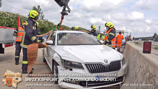 20200611 Verkehrsunfall mit 8 Verletzten auf der A2 bei Kottingbrunn RFB Sd   Foto:  Stefan Schneider BFK Baden