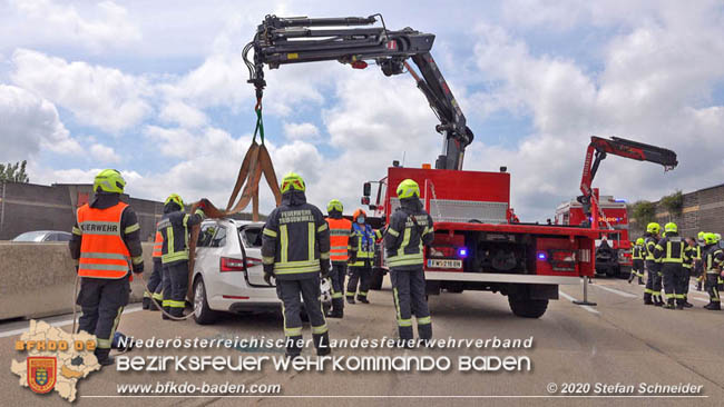 20200611 Verkehrsunfall mit 8 Verletzten auf der A2 bei Kottingbrunn RFB Süd Foto: © Stefan Schneider BFK Baden 20200611 Verkehrsunfall mit 8 Verletzten auf der A2 bei Kottingbrunn RFB Süd Foto: © Stefan Schneider BFK Baden