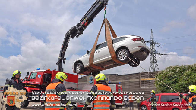 20200611 Verkehrsunfall mit 8 Verletzten auf der A2 bei Kottingbrunn RFB Sd   Foto:  Stefan Schneider BFK Baden