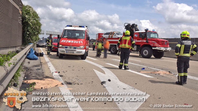 20200611 Verkehrsunfall mit 8 Verletzten auf der A2 bei Kottingbrunn RFB Süd Foto: © Stefan Schneider BFK Baden 20200611 Verkehrsunfall mit 8 Verletzten auf der A2 bei Kottingbrunn RFB Süd Foto: © Stefan Schneider BFK Baden