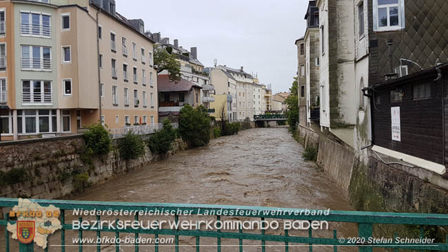 20200621 Hochwasserfhrende Schwechat im Stadtgebiet von Baden  Fotos:  Stefan Schneider