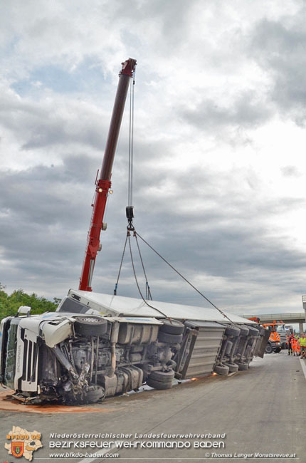 20200629 Verunfallter Lkw sorgte fr Verkehrschaos auf der A2 bei Baden   Fotos:  Thomas Lenger Monatsrevue.at