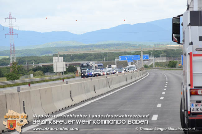 20200629 Verunfallter Lkw sorgte fr Verkehrschaos auf der A2 bei Baden   Fotos:  Thomas Lenger Monatsrevue.at