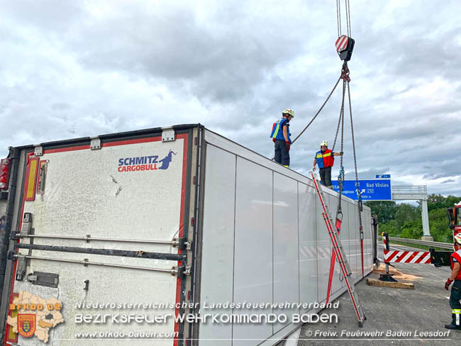 20200629 Verunfallter Lkw sorgte fr Verkehrschaos auf der A2 bei Baden   Fotos:  Georg Mrvka FF Baden-Leesdorf