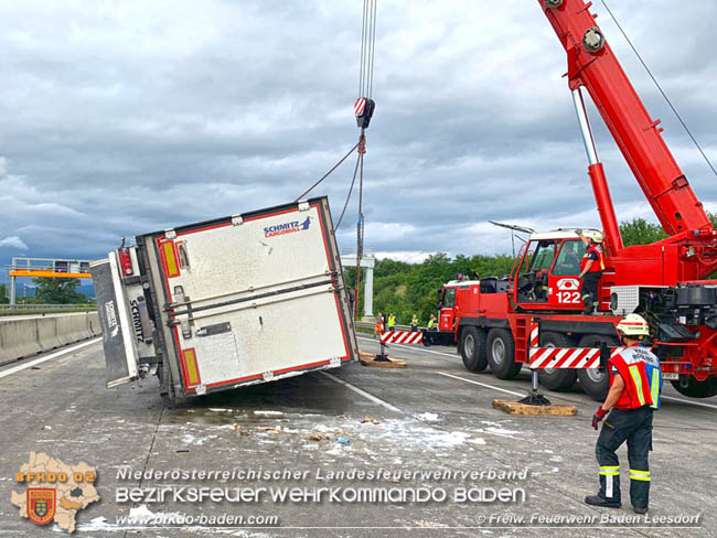 20200629 Verunfallter Lkw sorgte fr Verkehrschaos auf der A2 bei Baden   Fotos:  Georg Mrvka FF Baden-Leesdorf