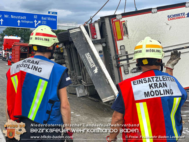 20200629 Verunfallter Lkw sorgte fr Verkehrschaos auf der A2 bei Baden   Fotos:  Georg Mrvka FF Baden-Leesdorf