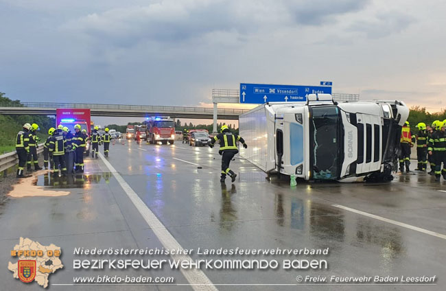 20200629 Verunfallter Lkw sorgte fr Verkehrschaos auf der A2 bei Baden   Fotos:  Thomas Lenger Monatsrevue.at