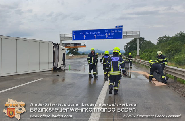 20200629 Verunfallter Lkw sorgte fr Verkehrschaos auf der A2 bei Baden   Fotos:  Stefan Wagner FF Baden-Leesdorf