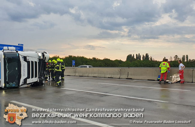 20200629 Verunfallter Lkw sorgte fr Verkehrschaos auf der A2 bei Baden   Fotos:  Stefan Wagner FF Baden-Leesdorf