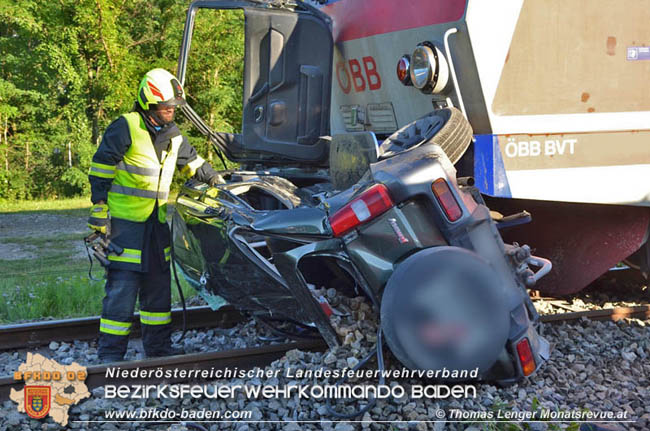 20200629 Pkw von Aspangbahn erfasst in Tattendorf Foto: © Thomas Lenger Monatsrevue.at 20200629 Pkw von Aspangbahn erfasst in Tattendorf Foto: © Thomas Lenger Monatsrevue.at