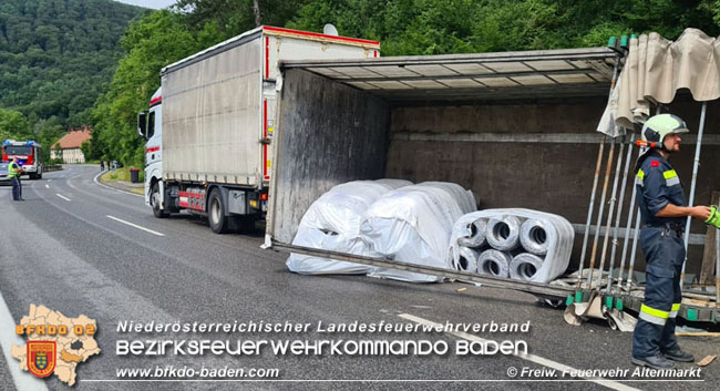 20200717 Umgestürzter Lkw Anhänger auf der LB18 zwischen Weissenbach und Altenmarkt a.d.Triesting Foto: © Freiwillige Feuerwehr Altenmarkt 20200717 Umgestürzter Lkw Anhänger auf der LB18 zwischen Weissenbach und Altenmarkt a.d.Triesting Foto: © Freiwillige Feuerwehr Altenmarkt