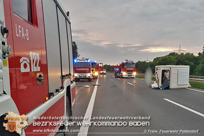 20200805 Verkehrsunfall auf der A3 zwischen Pottendorf N und Hornstein Bgld   Foto:  Freiwillige Feuerwehr Pottendorf
