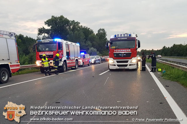 20200805 Verkehrsunfall auf der A3 zwischen Pottendorf N und Hornstein Bgld   Foto:  Freiwillige Feuerwehr Pottendorf