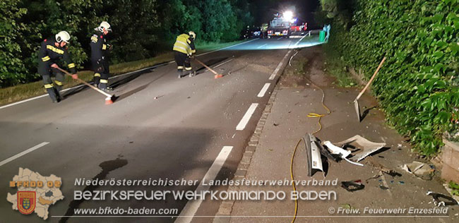 20200807 Verkehrsunfall in Enzesfelder Ortsgebiet  Foto:  Freiwillige Feuerwehr Enzesfeld