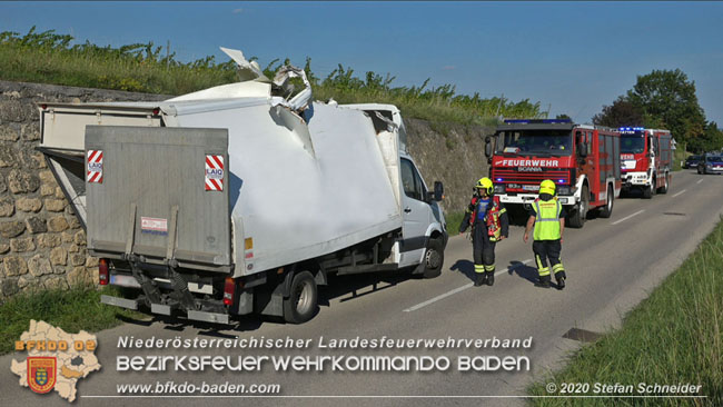 20200820 Kleintransporter prallt gegen Wasserleitungsunterführung in Pfaffstätten Foto: © Stefan Schneider 20200820 Kleintransporter prallt gegen Wasserleitungsunterführung in Pfaffstätten Foto: © Stefan Schneider