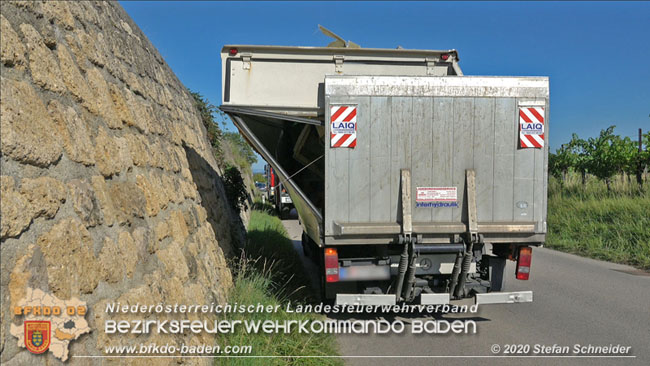 20200820 Kleintransporter prallt gegen Wasserleitungsunterführung in Pfaffstätten Foto: © Stefan Schneider 20200820 Kleintransporter prallt gegen Wasserleitungsunterführung in Pfaffstätten Foto: © Stefan Schneider