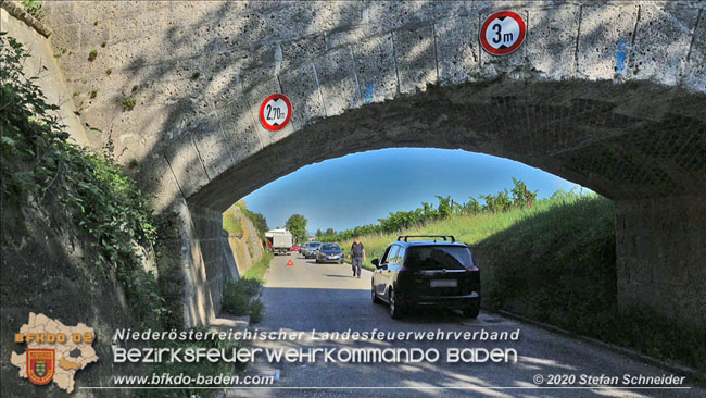 20200820 Kleintransporter prallt gegen Wasserleitungsunterführung in Pfaffstätten Foto: © Stefan Schneider 20200820 Kleintransporter prallt gegen Wasserleitungsunterführung in Pfaffstätten Foto: © Stefan Schneider