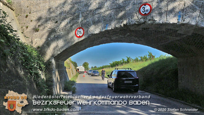 20200820 Kleintransporter prallt gegen Wasserleitungsunterfhrung in Pfaffsttten  Foto:  Stefan Schneider