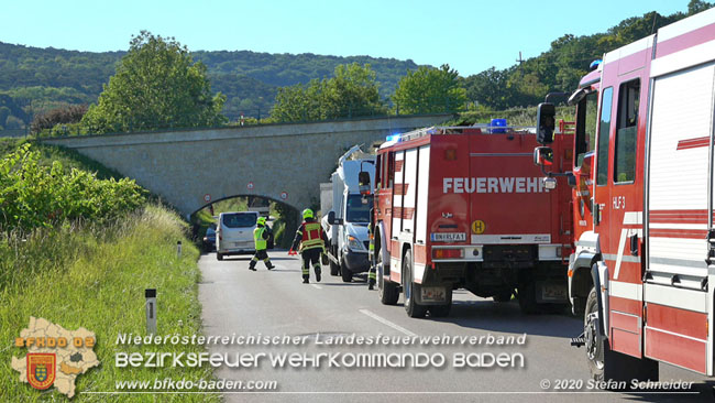 20200820 Kleintransporter prallt gegen Wasserleitungsunterführung in Pfaffstätten Foto: © Stefan Schneider 20200820 Kleintransporter prallt gegen Wasserleitungsunterführung in Pfaffstätten Foto: © Stefan Schneider
