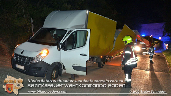 20200820 Kleintransporter prallt gegen Wasserleitungsunterfhrung in Pfaffsttten  Foto:  Stefan Schneider