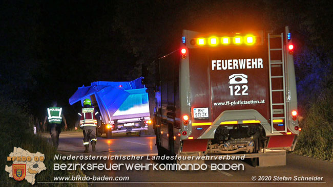 20200820 Kleintransporter prallt gegen Wasserleitungsunterfhrung in Pfaffsttten  Foto:  Stefan Schneider