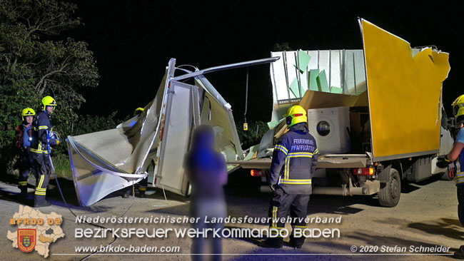 20200820 Kleintransporter prallt gegen Wasserleitungsunterführung in Pfaffstätten Foto: © Stefan Schneider 20200820 Kleintransporter prallt gegen Wasserleitungsunterführung in Pfaffstätten Foto: © Stefan Schneider