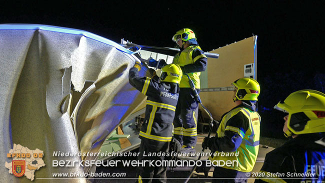 20200820 Kleintransporter prallt gegen Wasserleitungsunterführung in Pfaffstätten Foto: © Stefan Schneider 20200820 Kleintransporter prallt gegen Wasserleitungsunterführung in Pfaffstätten Foto: © Stefan Schneider
