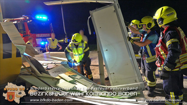 20200820 Kleintransporter prallt gegen Wasserleitungsunterführung in Pfaffstätten Foto: © Stefan Schneider 20200820 Kleintransporter prallt gegen Wasserleitungsunterführung in Pfaffstätten Foto: © Stefan Schneider