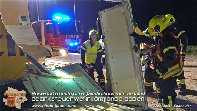 20200820 Kleintransporter prallt gegen Wasserleitungsunterfhrung in Pfaffsttten  Foto:  Stefan Schneider